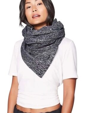 Lululemon Vinyasa Scarf / Dark Grey & Cream White Stripe Marled